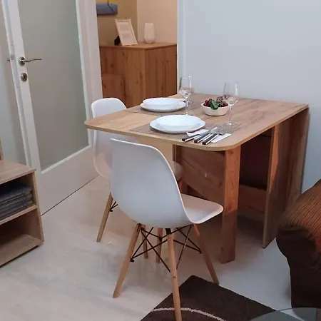 Irida Equanimity And Cozy Apartment *